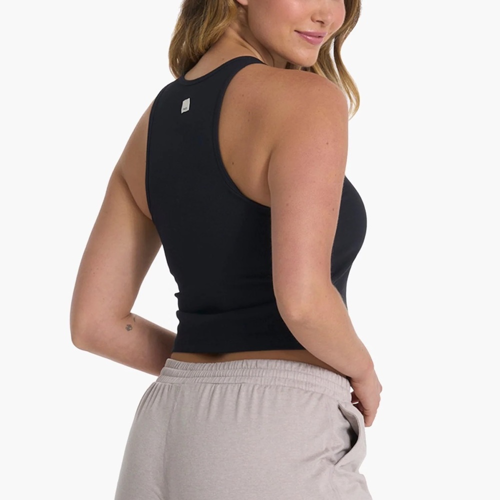 SOLD ❌ Vuori elevation plyo tank black Heather size L